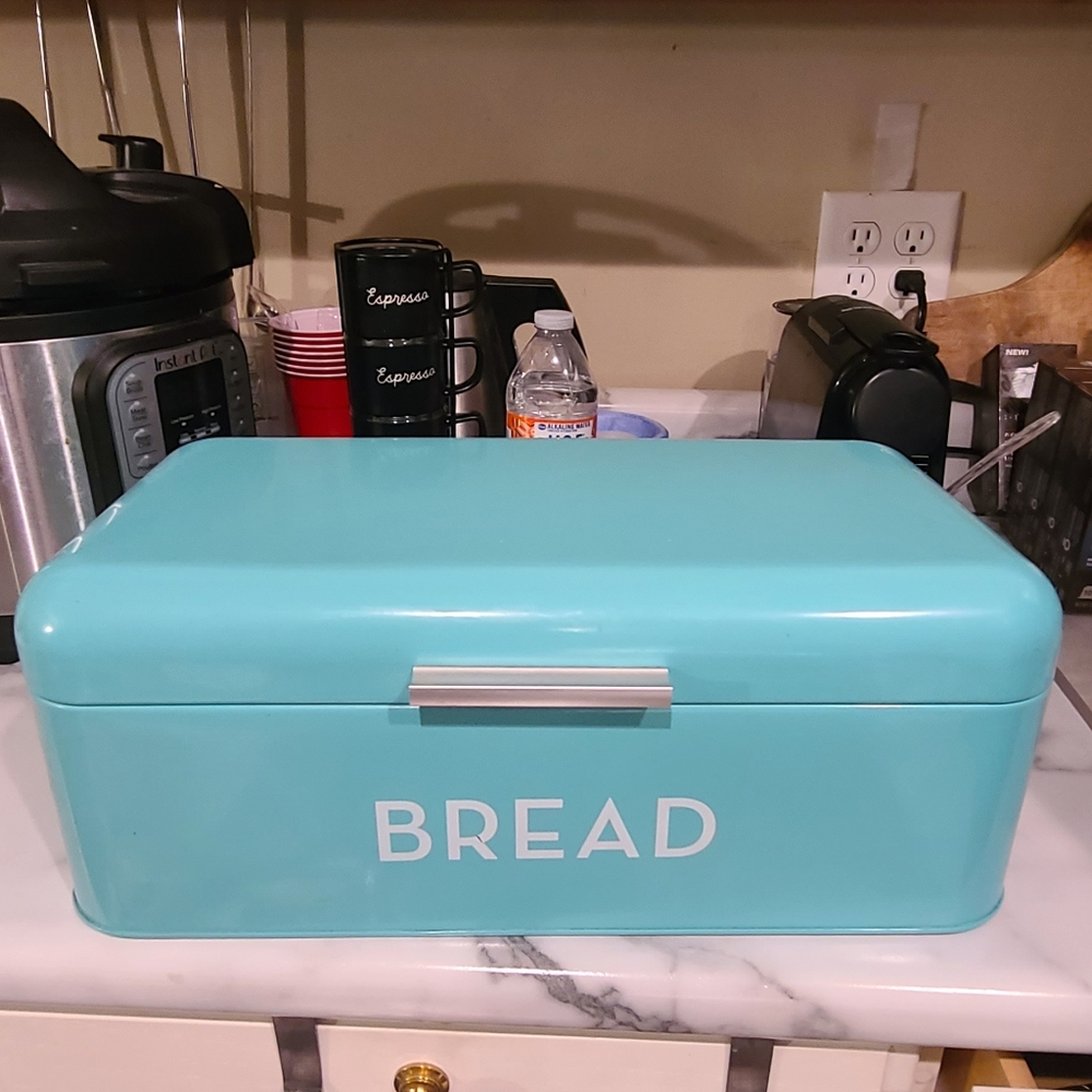 Metal breadbox